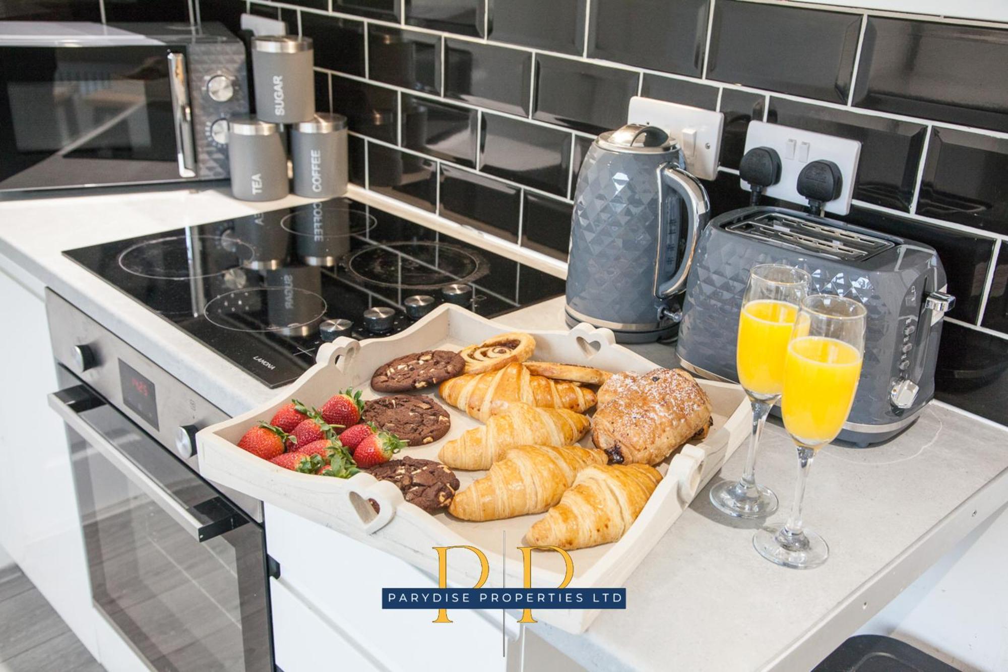 The Knutton House - Spacious Comfort By Parydise Properties - Leisure & Business Stays - Sleeps 7 Newcastle-under-Lyme Eksteriør billede