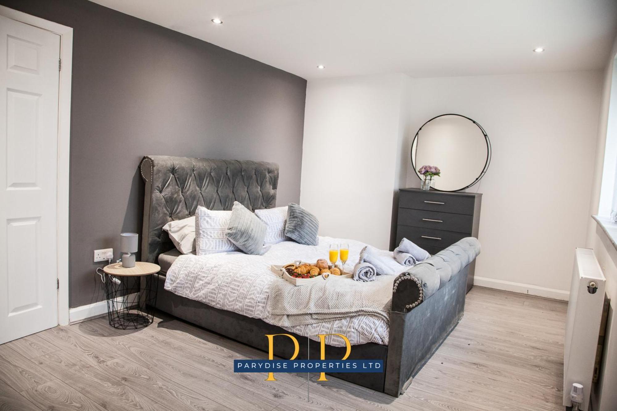 The Knutton House - Spacious Comfort By Parydise Properties - Leisure & Business Stays - Sleeps 7 Newcastle-under-Lyme Eksteriør billede